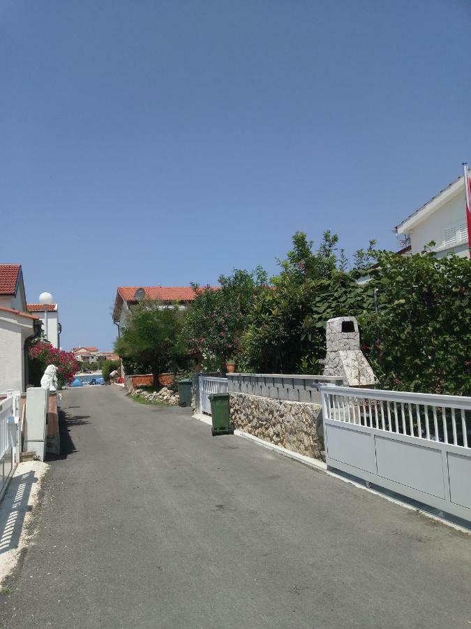 Ulica Zitna Xxvii Br.12 Apartman Ljevar Apartment Vir Exterior photo